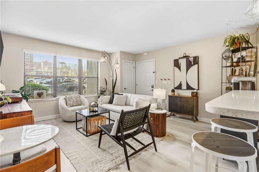 425 W 9th Street — photo 11