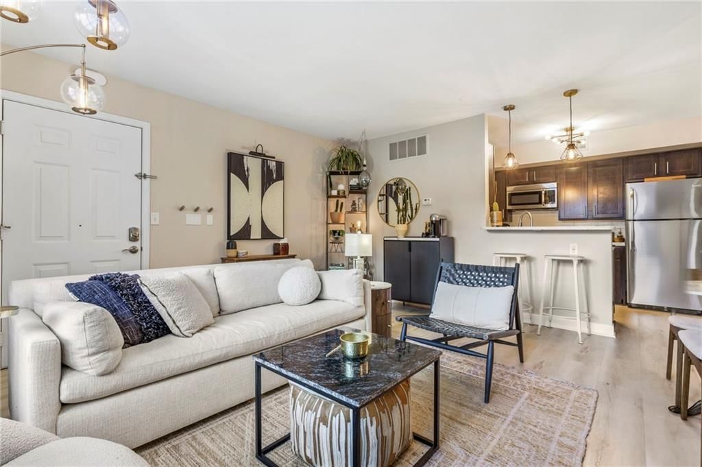 425 W 9th Street — photo 12