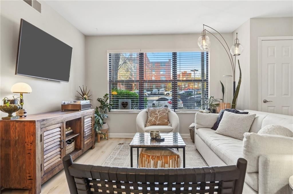 425 W 9th Street — photo 13