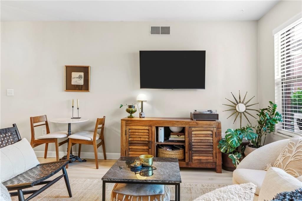 425 W 9th Street — photo 14
