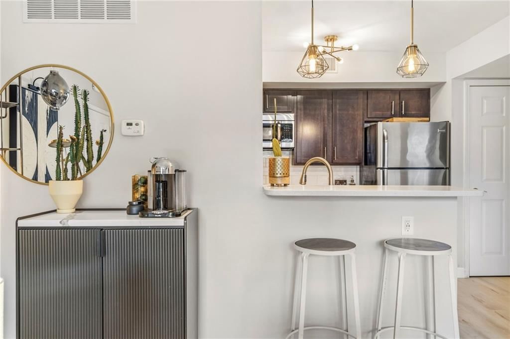 425 W 9th Street — photo 15