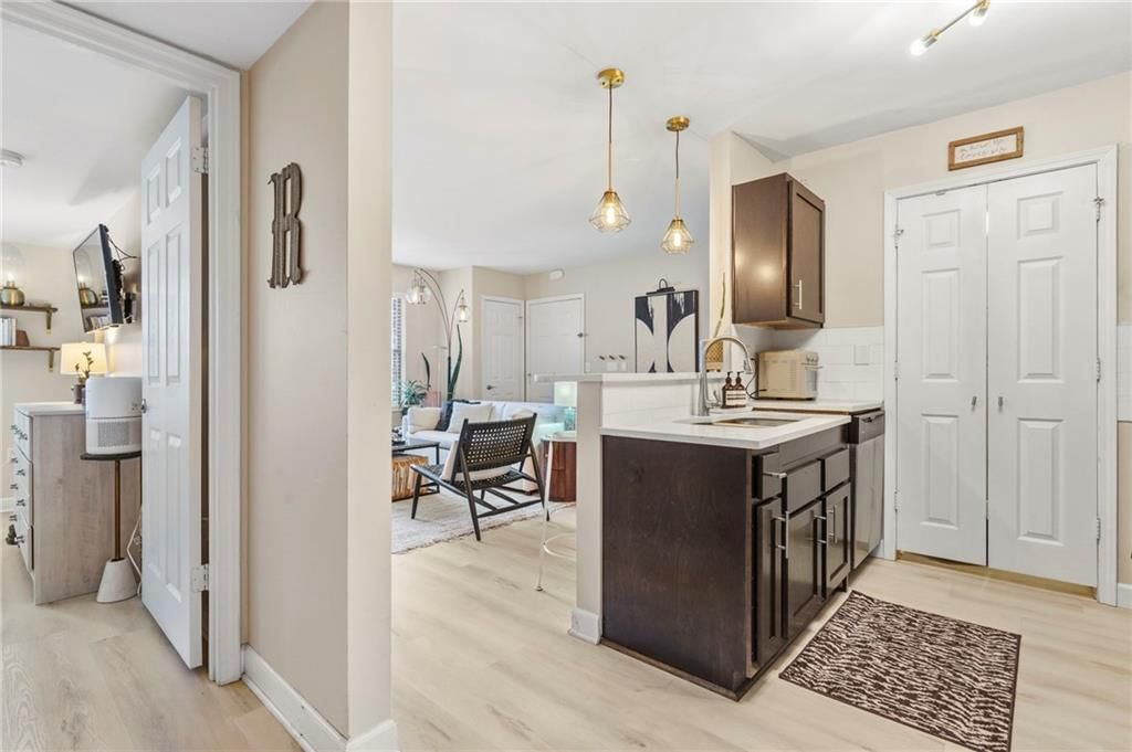 425 W 9th Street — photo 17