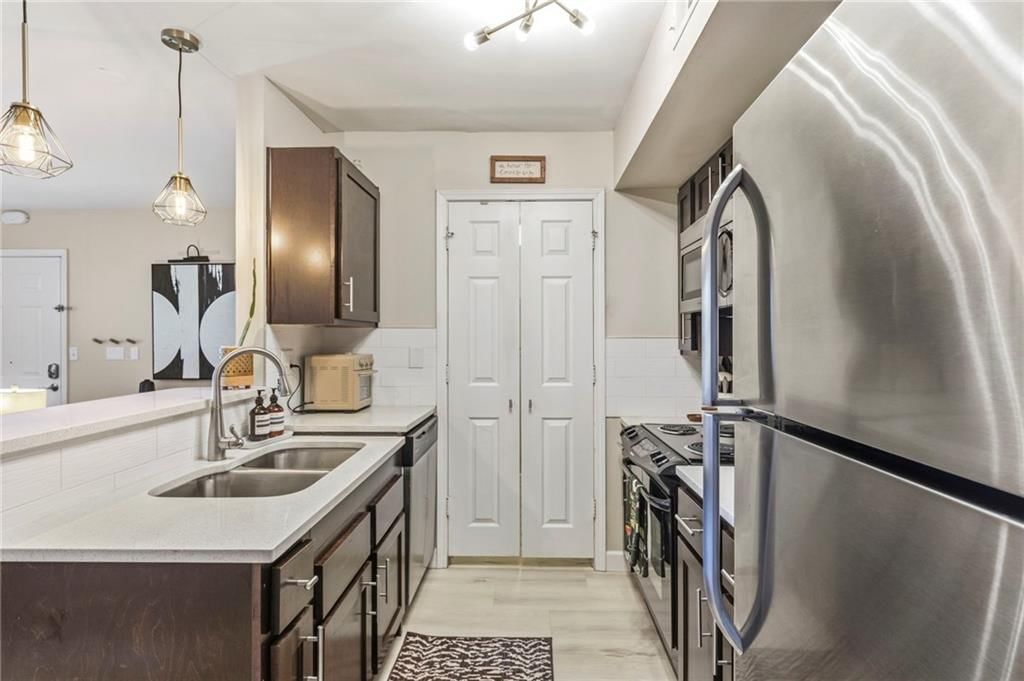 425 W 9th Street — photo 18