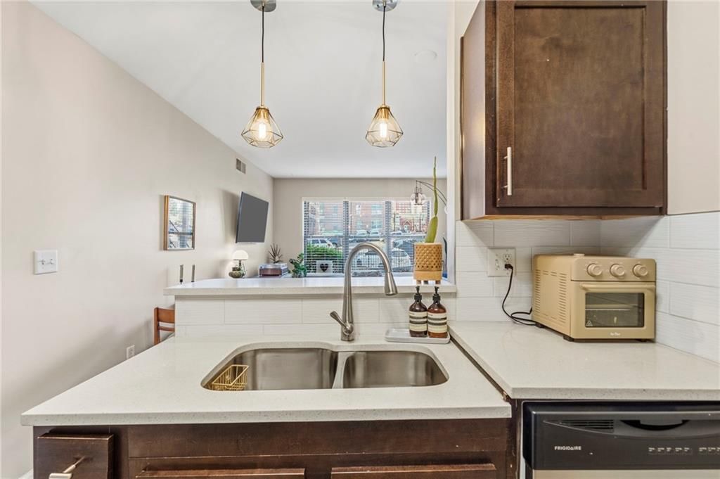 425 W 9th Street — photo 19