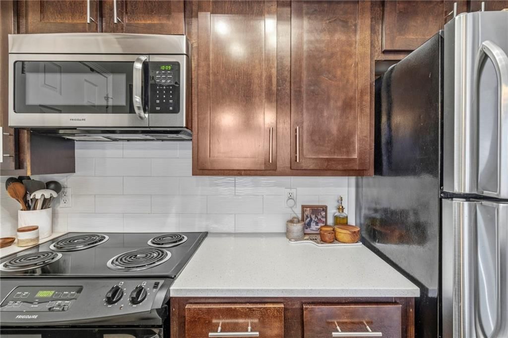 425 W 9th Street — photo 20