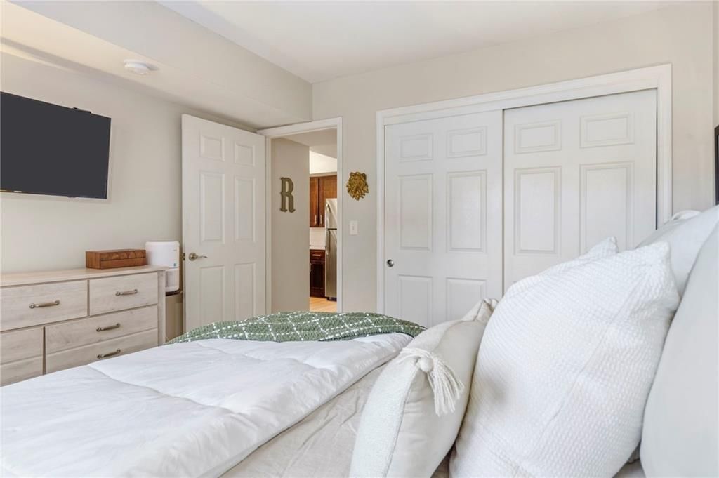 425 W 9th Street — photo 29