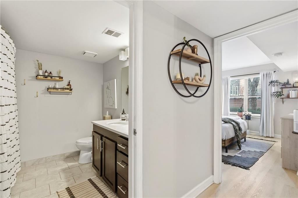 425 W 9th Street — photo 30