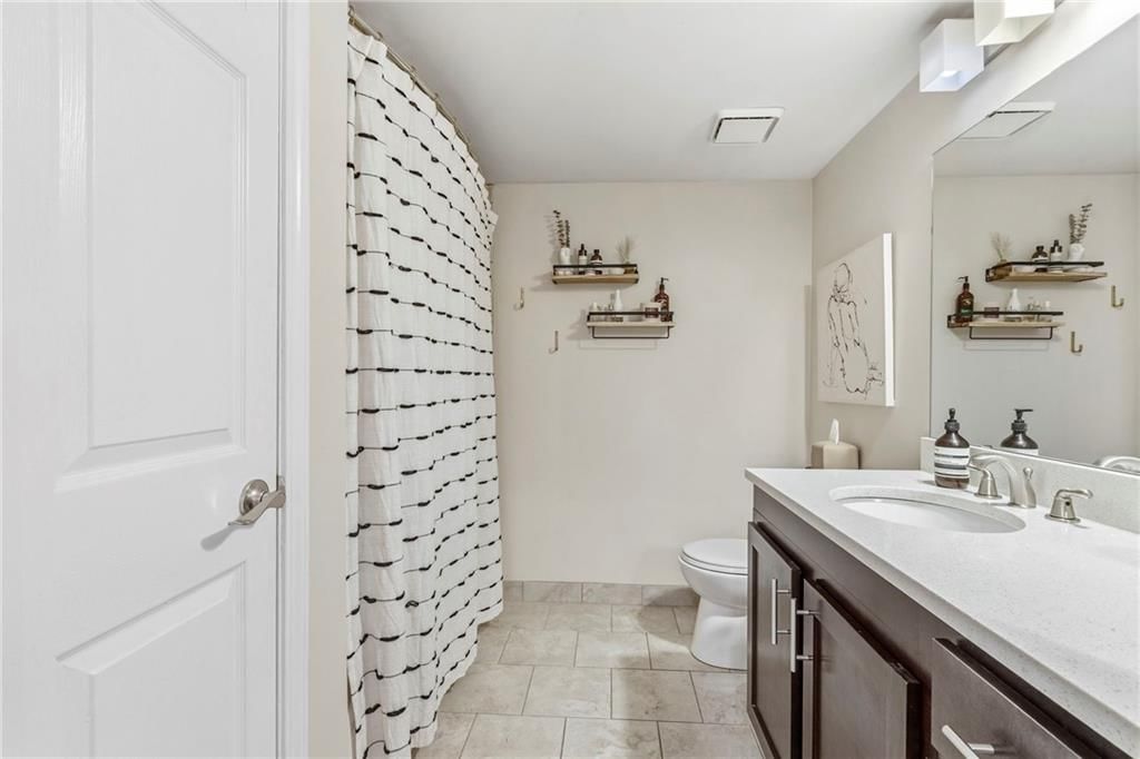 425 W 9th Street — photo 31