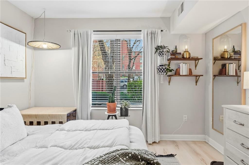 425 W 9th Street — photo 32