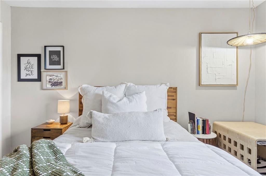 425 W 9th Street — photo 33