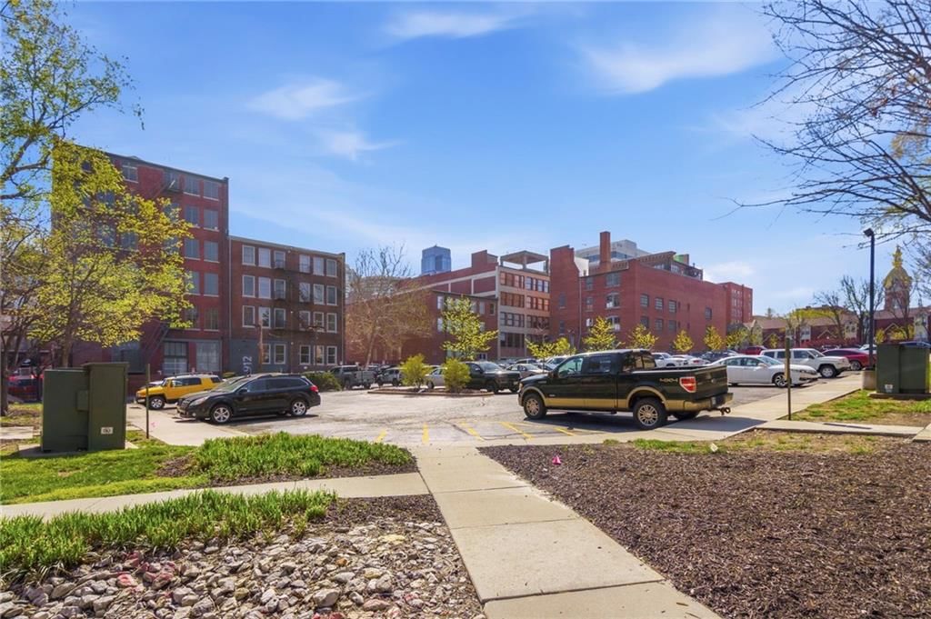 425 W 9th Street — photo 36