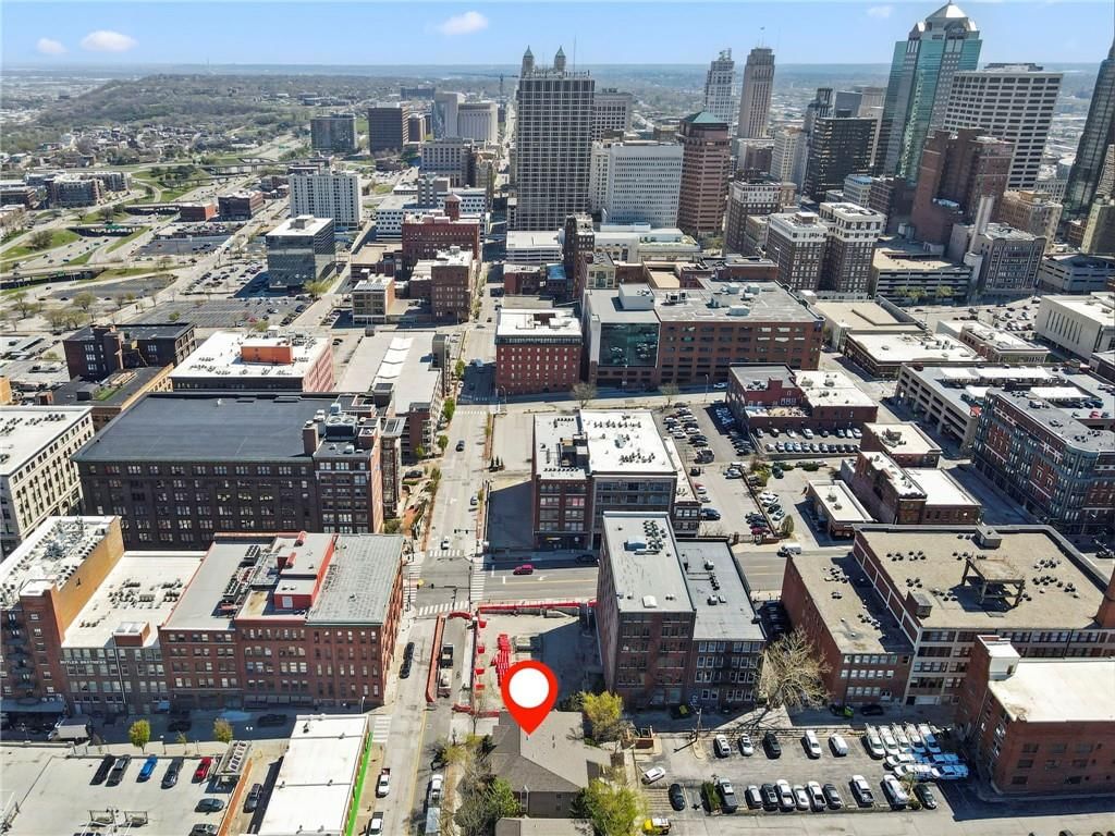 425 W 9th Street — photo 38