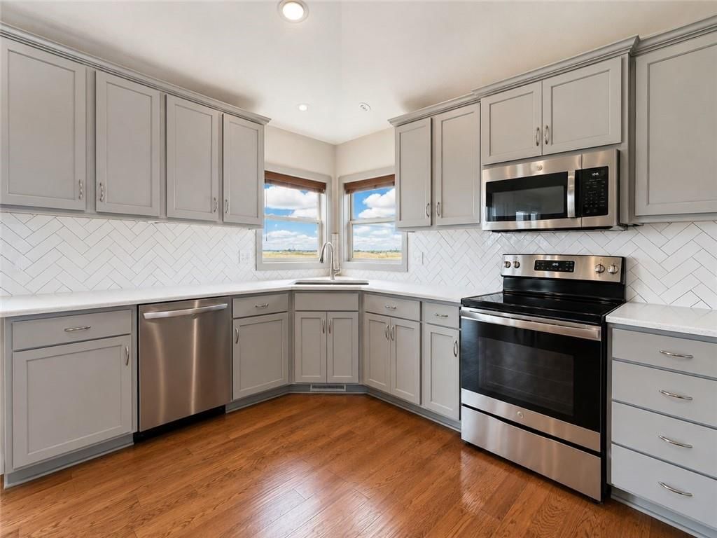 16030 Craig Street — photo 10