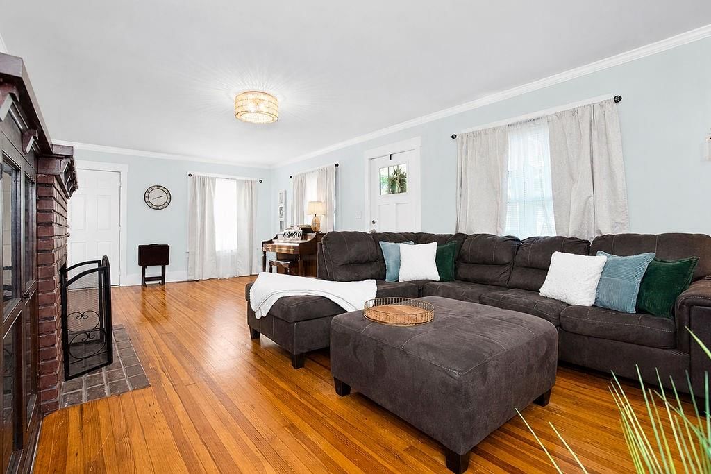 411 E Walnut Street — photo 4