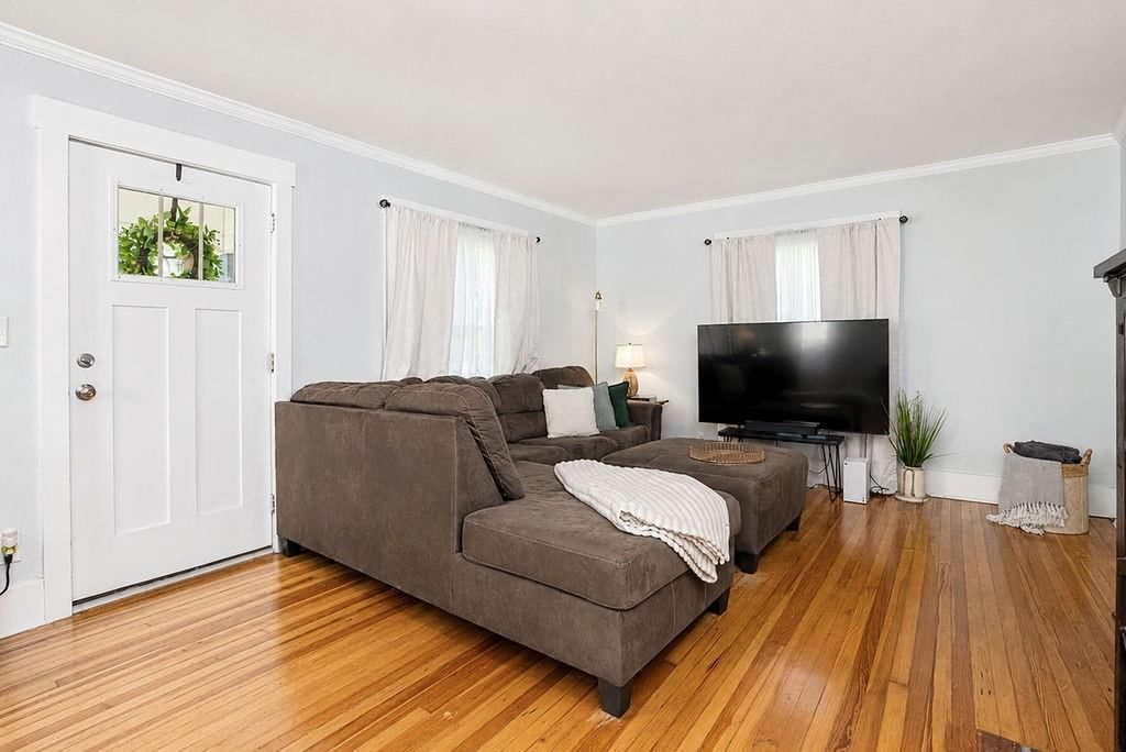 411 E Walnut Street — photo 7