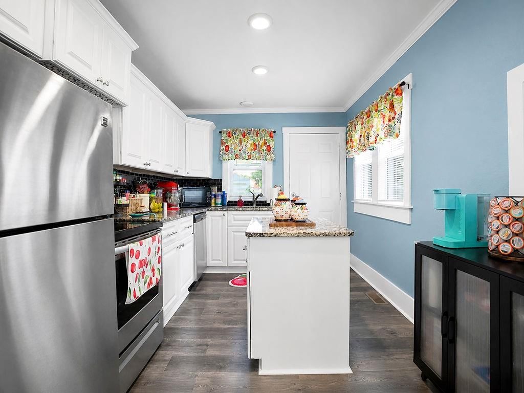 411 E Walnut Street — photo 8