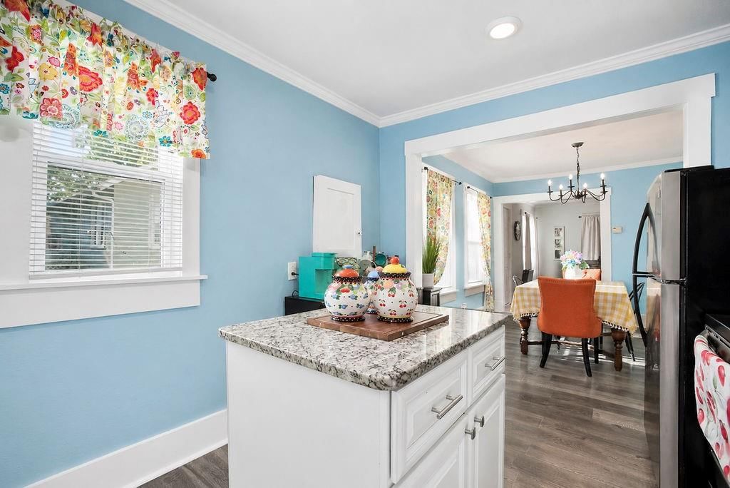 411 E Walnut Street — photo 9