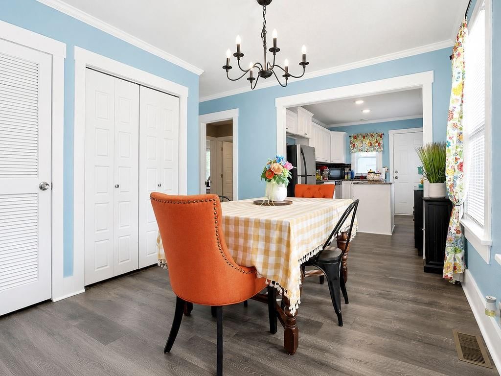 411 E Walnut Street — photo 11
