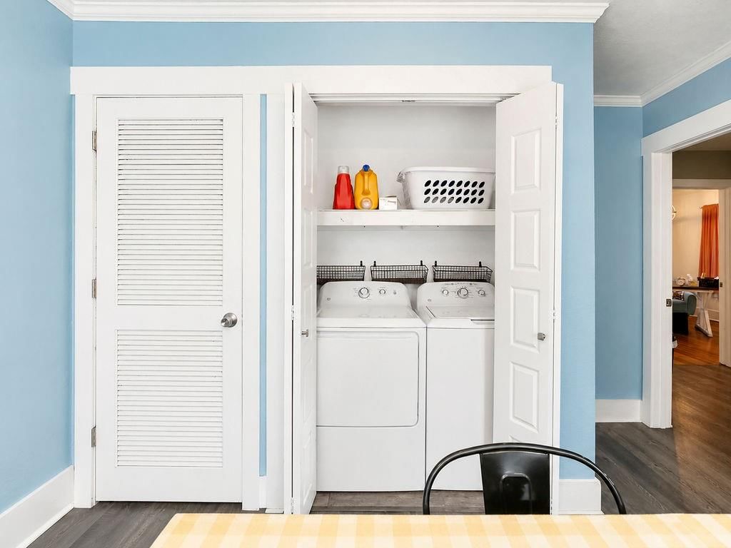 411 E Walnut Street — photo 13