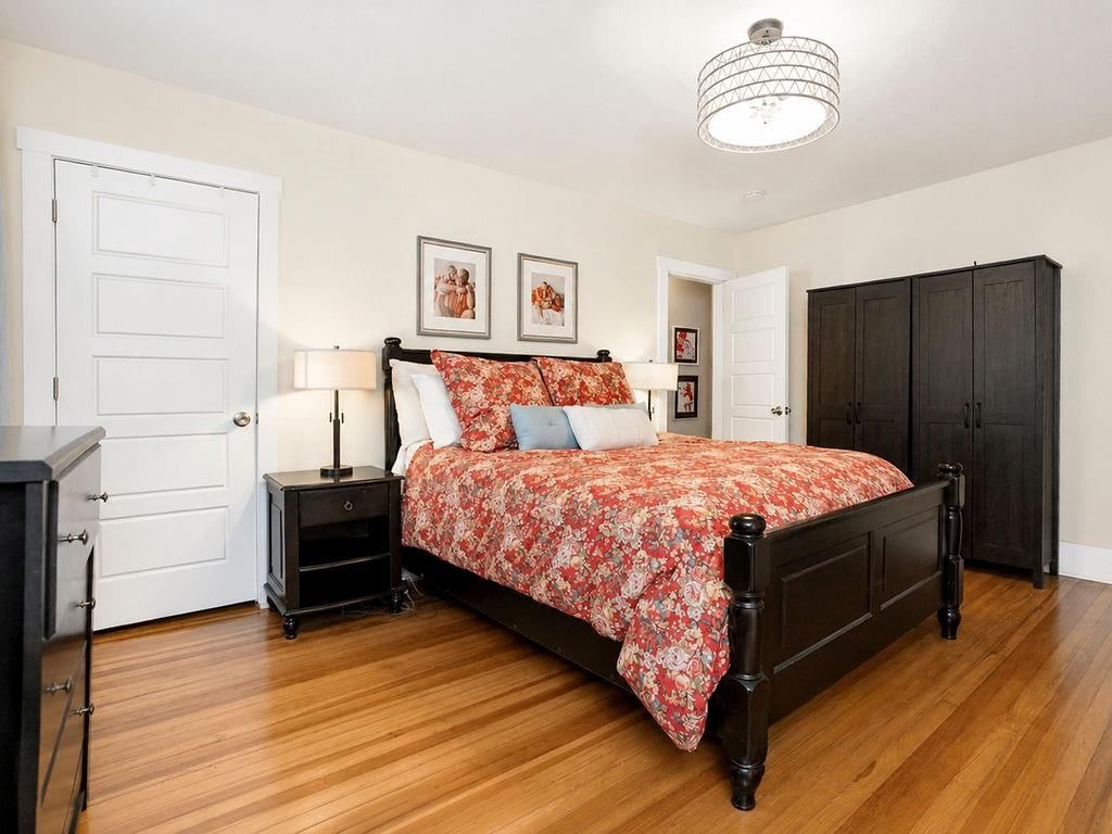 411 E Walnut Street — photo 20