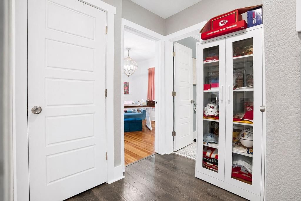 411 E Walnut Street — photo 22