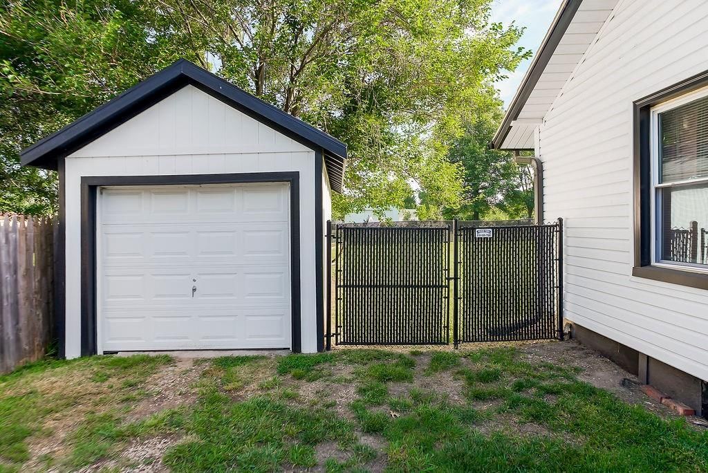 411 E Walnut Street — photo 28