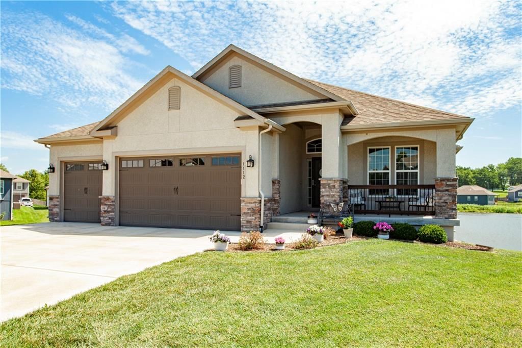 1112 SW Crabtree Circle — photo 1