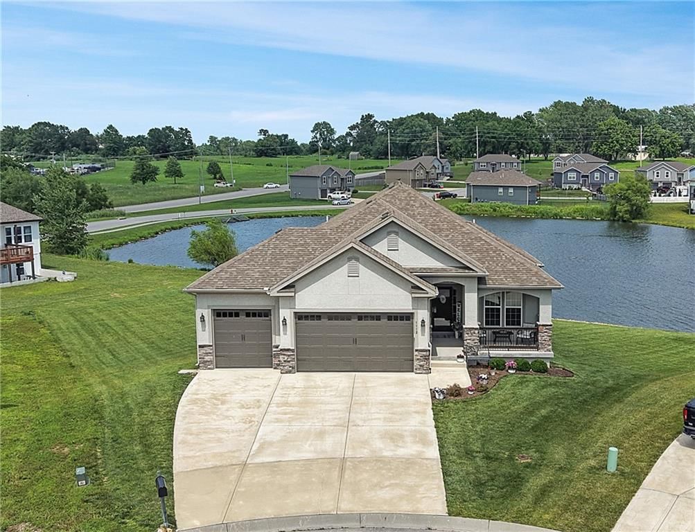 1112 SW Crabtree Circle — photo 3
