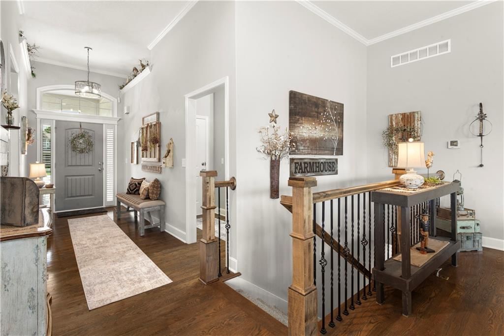 1112 SW Crabtree Circle — photo 4