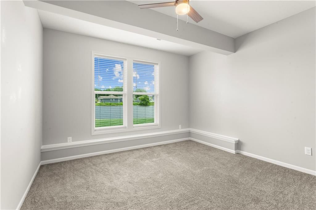1112 SW Crabtree Circle — photo 31