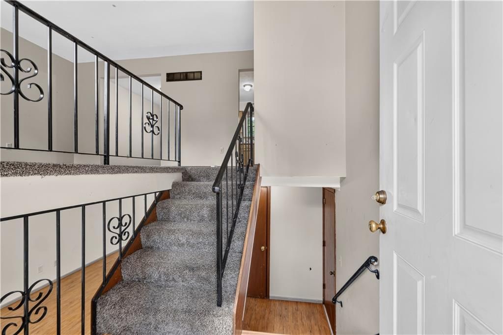 1021 Canterbury Road — photo 3