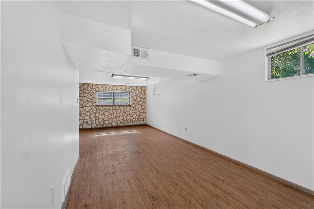 1021 Canterbury Road — photo 30