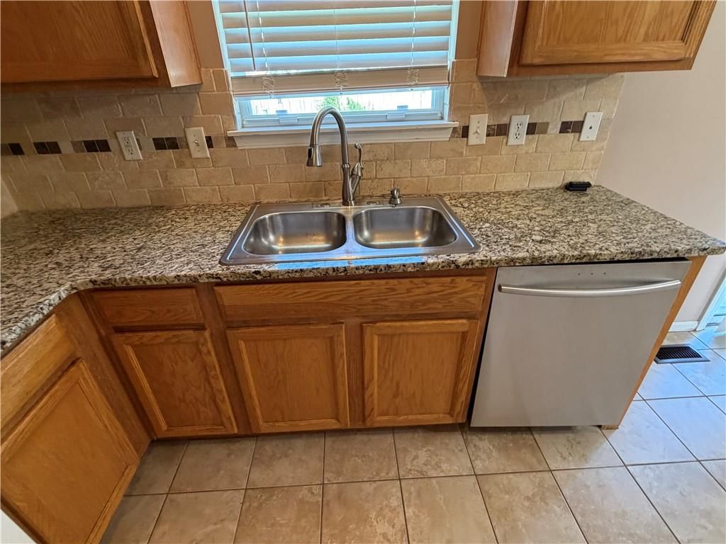 17300 Jennifer Street — photo 9