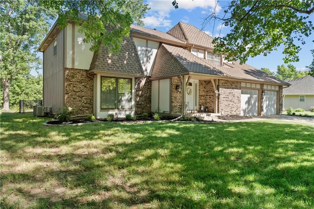 4000 NW Cimarron Street — photo 2