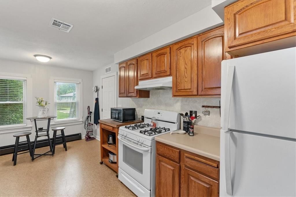 340 W 3rd Street — photo 8