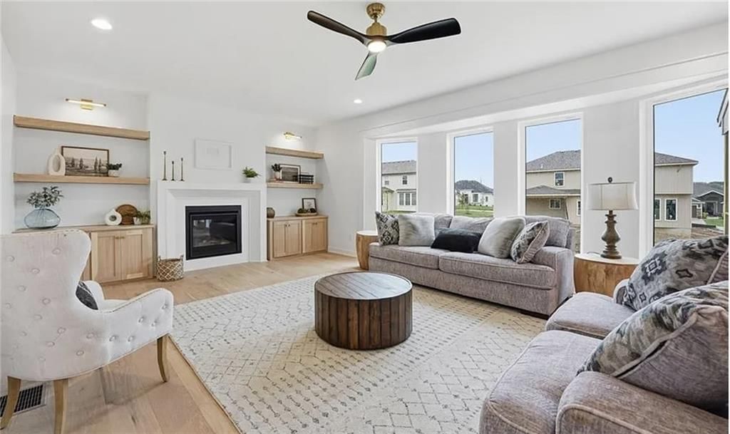 10304 N Oakland Avenue — photo 10