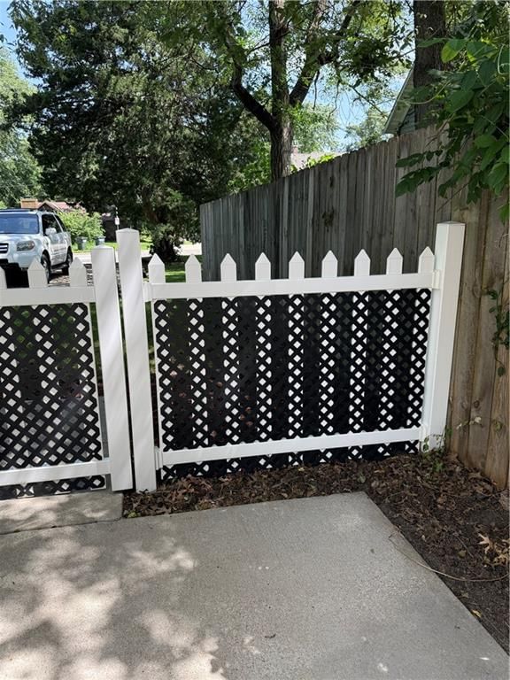 1413 W 4th Street — photo 27