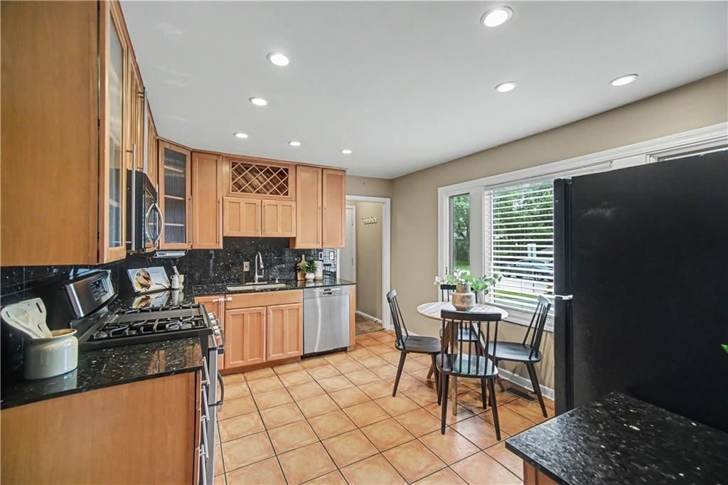 2200 W 74th Terrace — photo 9