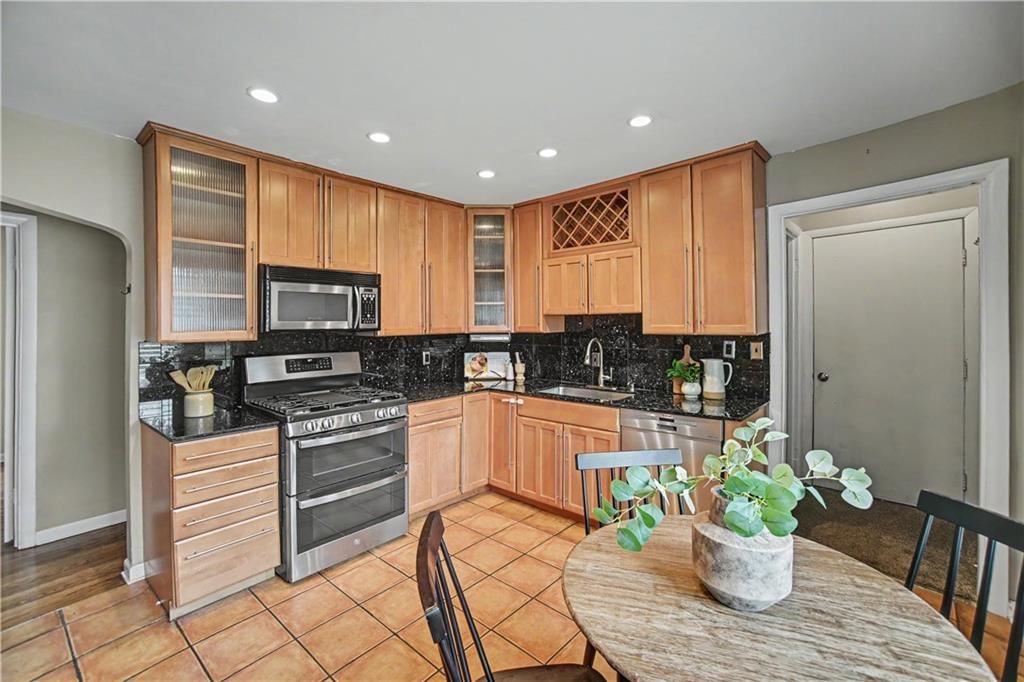 2200 W 74th Terrace — photo 10