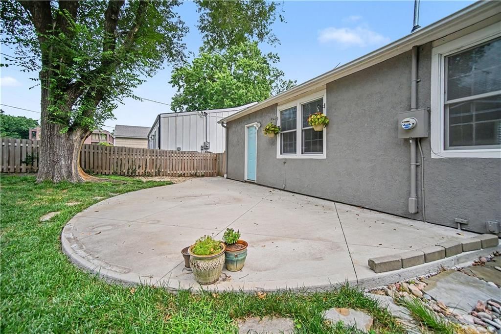 2200 W 74th Terrace — photo 31