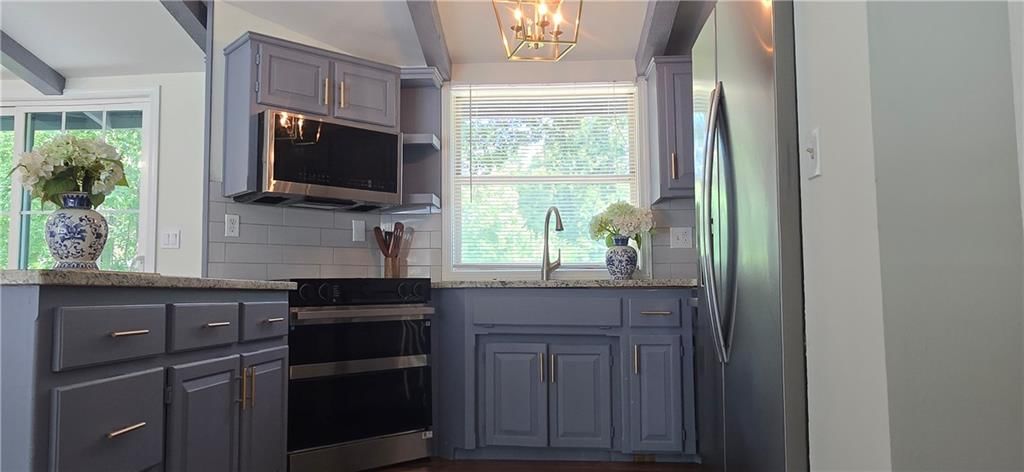 3617 NE Cypress Drive — photo 4