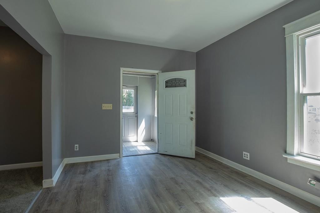 2203 E 37 Street — photo 8