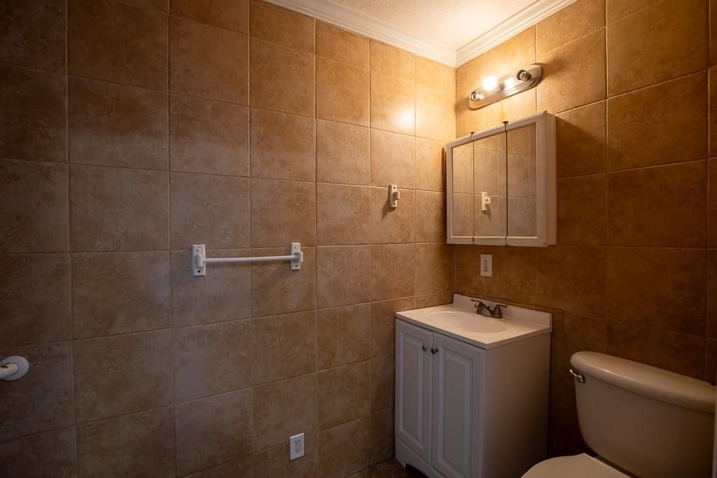 2203 E 37 Street — photo 32