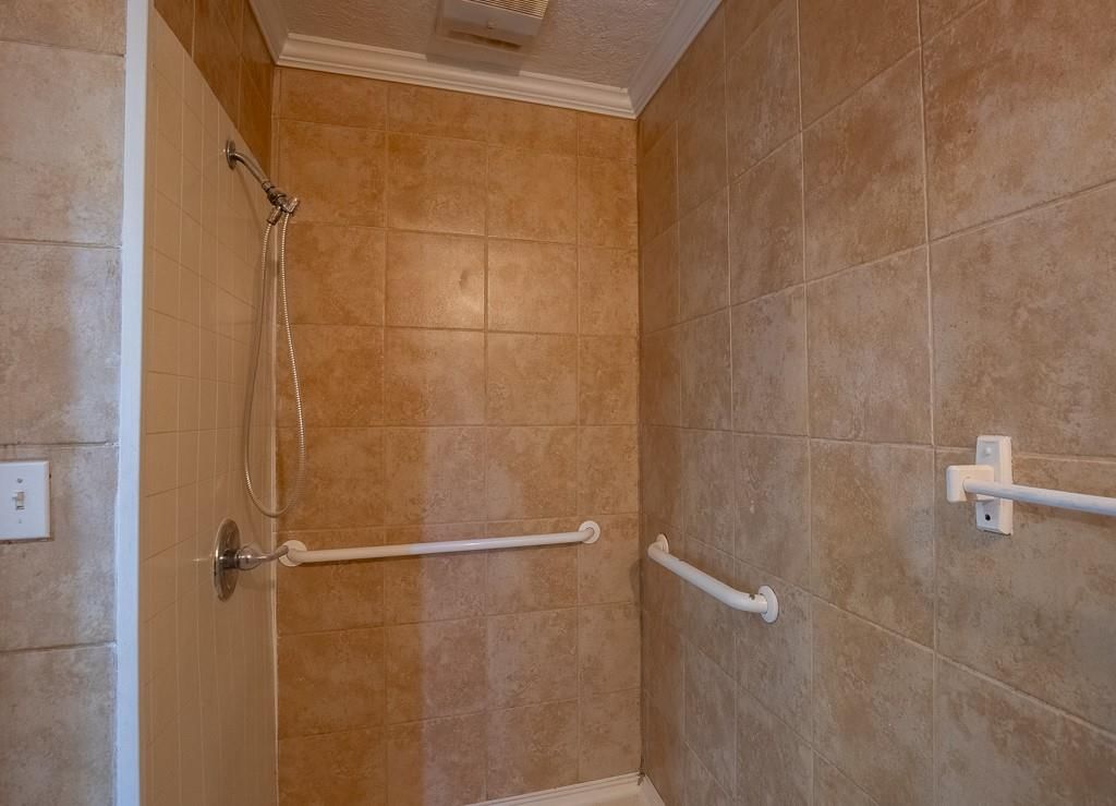 2203 E 37 Street — photo 33