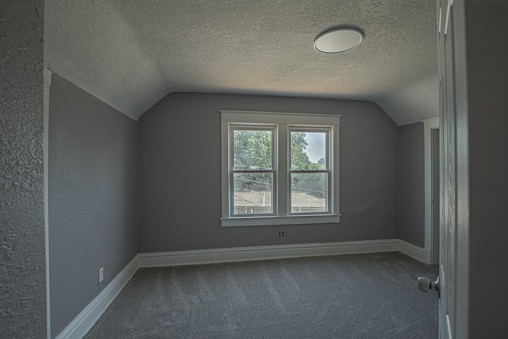 2203 E 37 Street — photo 35