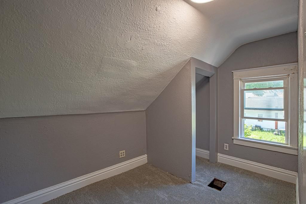 2203 E 37 Street — photo 39