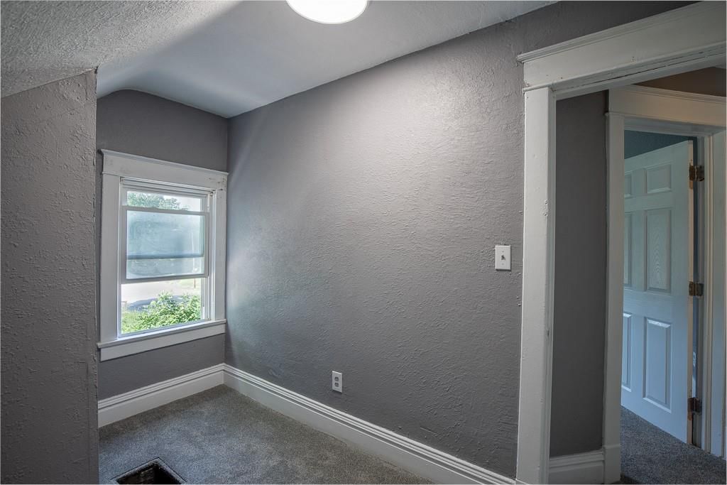 2203 E 37 Street — photo 40