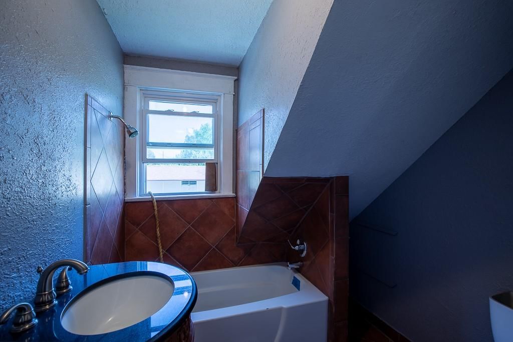 2203 E 37 Street — photo 42