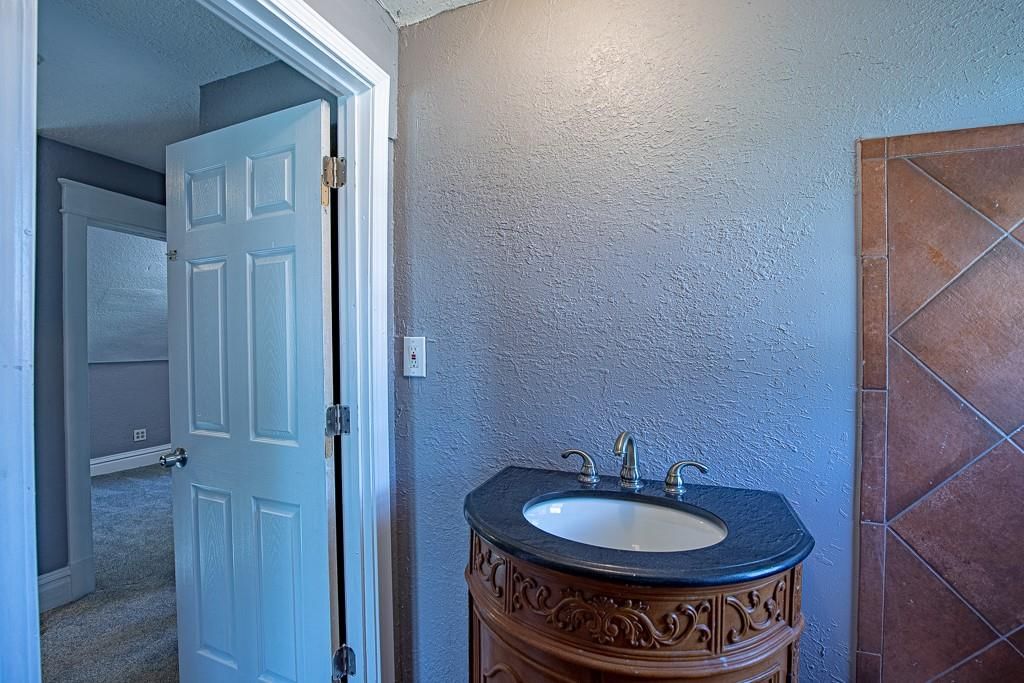 2203 E 37 Street — photo 44