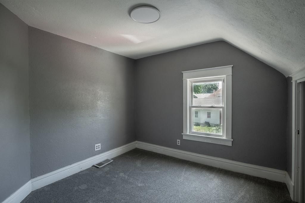 2203 E 37 Street — photo 47